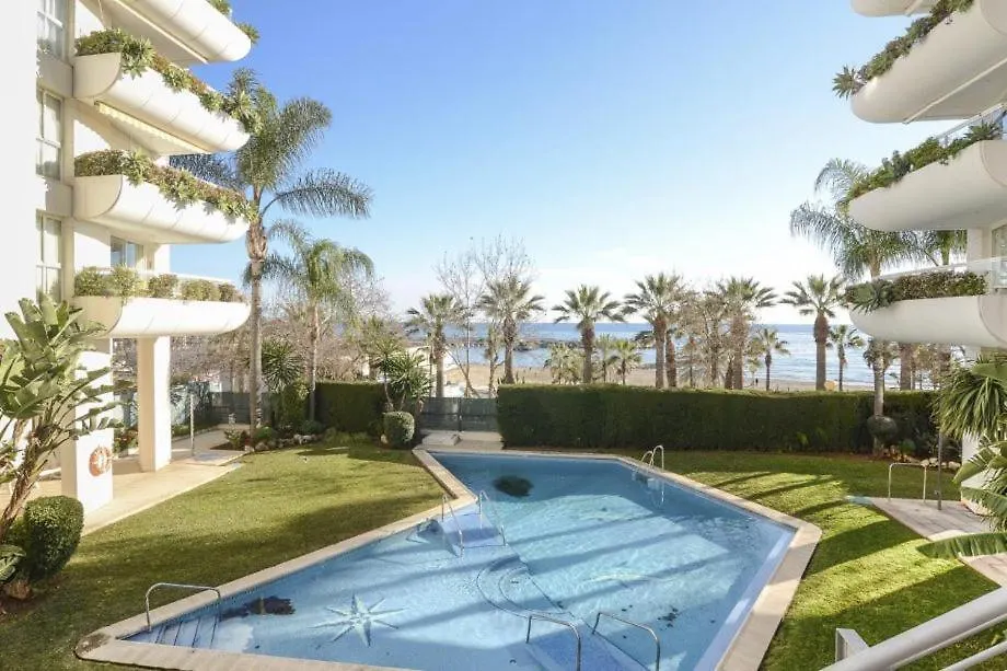 Apartamento Seafront In Marbella With Pool And Garage España